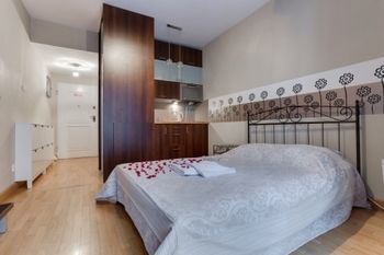 Penguin - Train Station Apartment Krakow